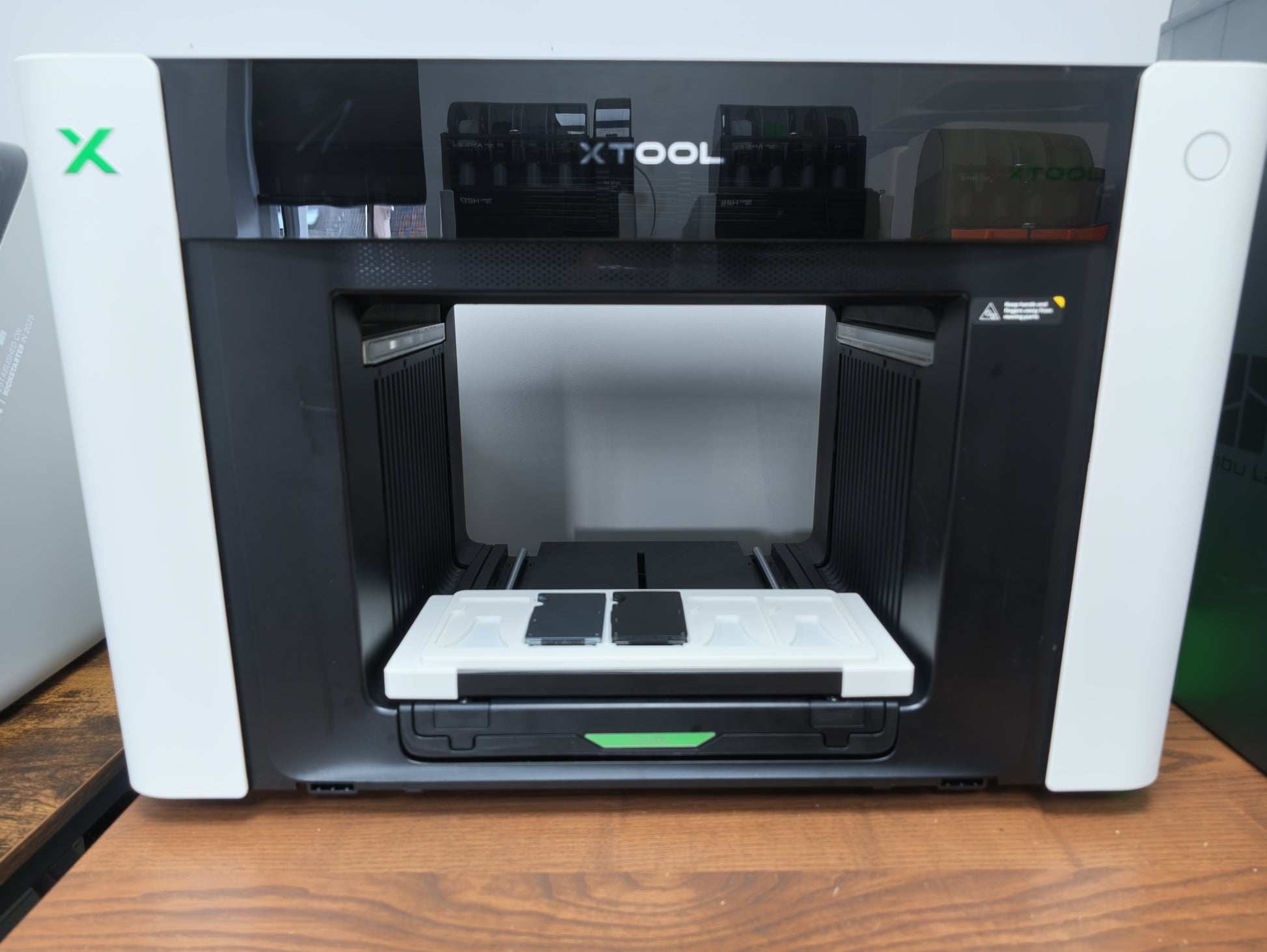 Metal Wallet Jig inside the xTool O1 Omni print area