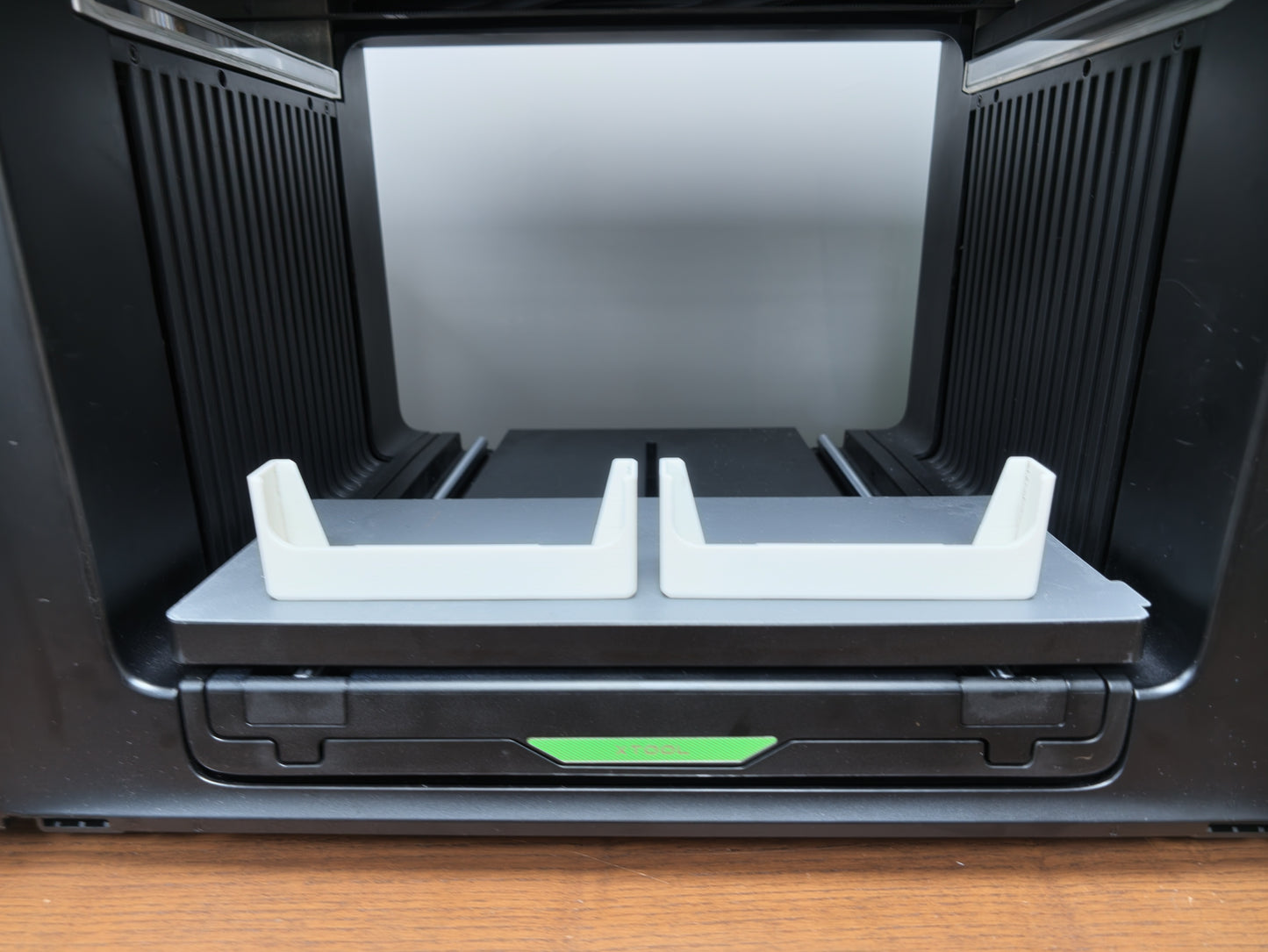 Quick-swap jig change demonstration with the Omni Bracket System on the xTool O1 Omni