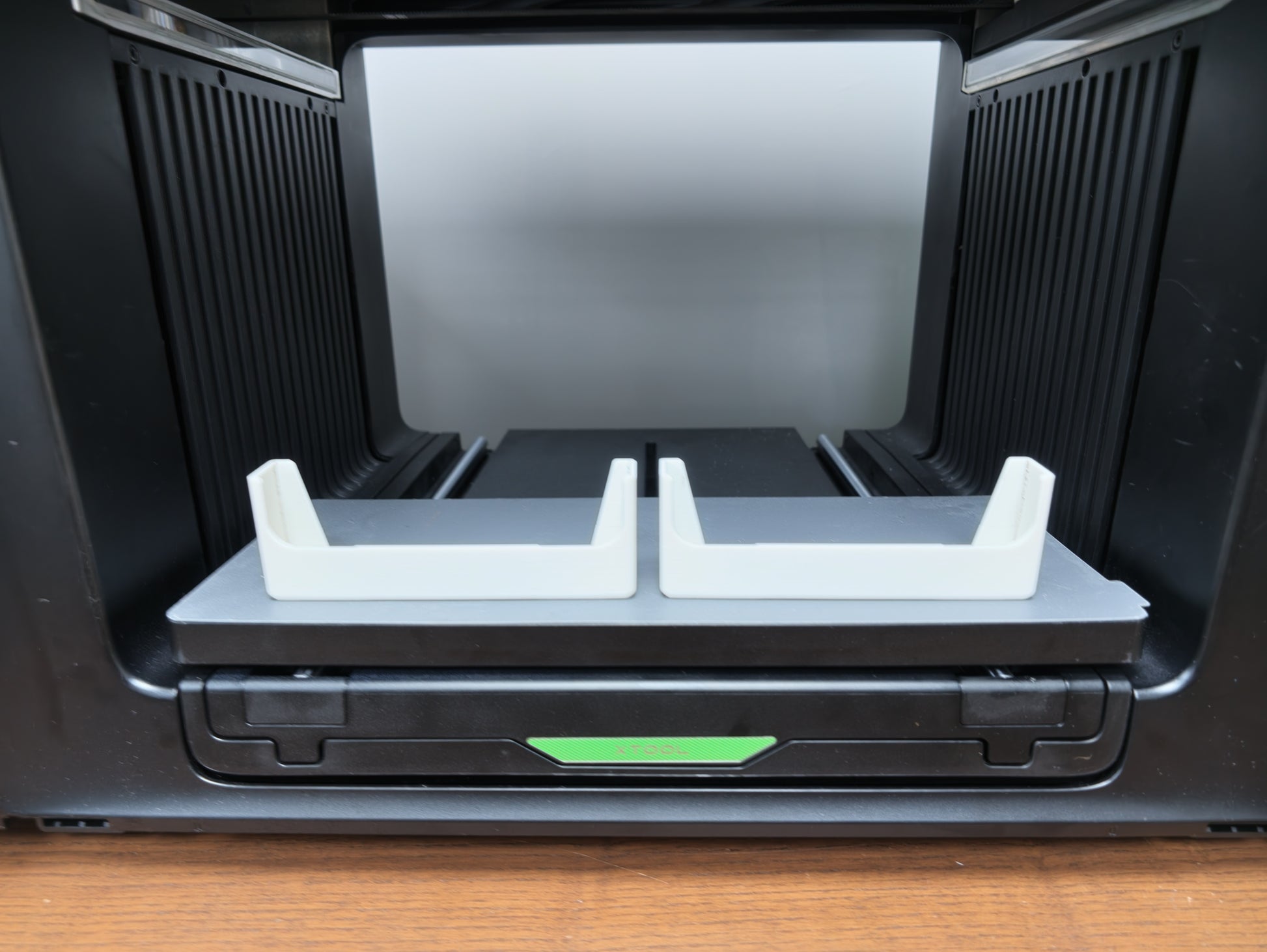 Quick-swap jig change demonstration with the Omni Bracket System on the xTool O1 Omni