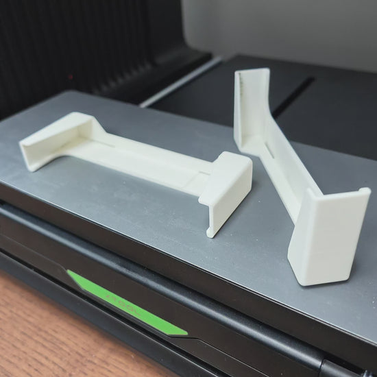 Video showing the Omni Bracket System quick-swap jig mounting on the xTool O1 Omni UV printer