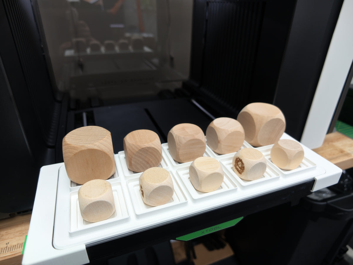 Wooden Dice Jig for xTool O1 Omni UV Printer, photo 1